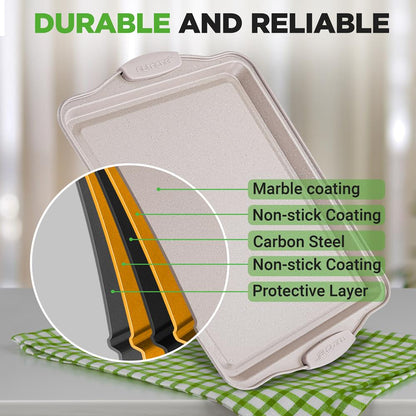 Set de tăvi antiaderente pentru fursecuri, 3 piese, distribuție uniformă a căldurii, din oțel carbon, crem cu aspect de marmură – NCBKT3CM